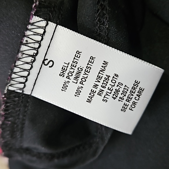 Beautiful Floral Pullover Top with Keyhole Neckline - Picture 7 of 8